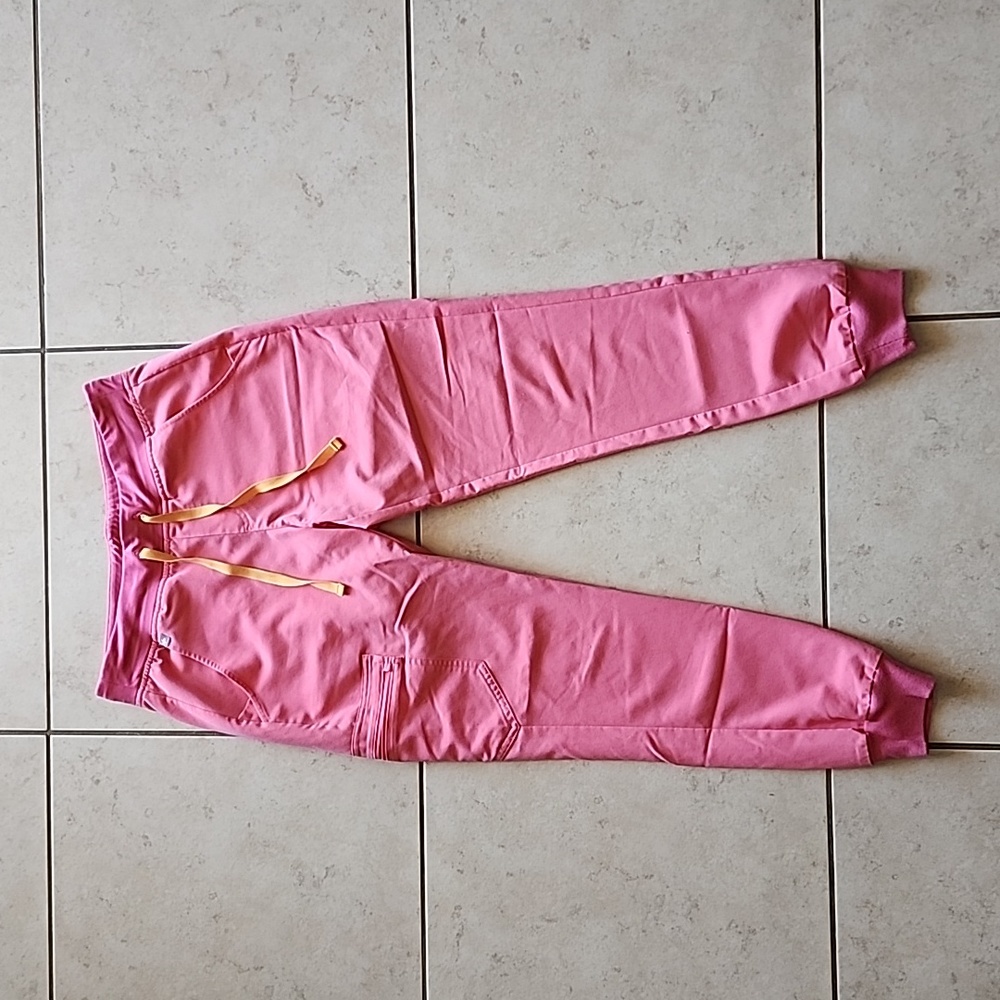 Figs regular waist Zamora Neon Pink small scrub joggers